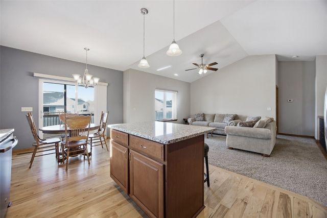 906 Dorchester Place NE, Cedar Rapids, IA 52402