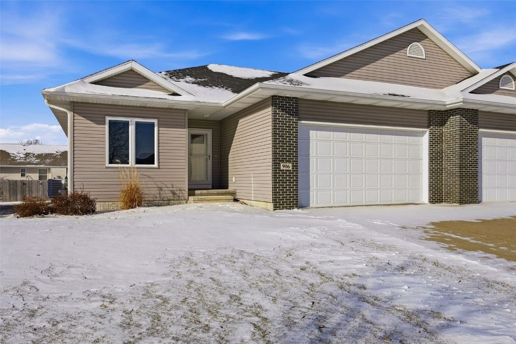 906 Dorchester Place NE, Cedar Rapids, IA 52402