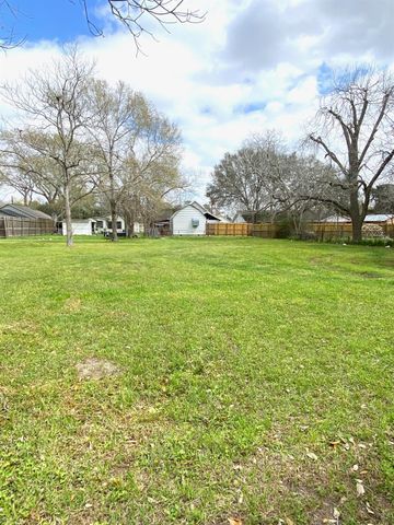 708 N Wharton Street, El Campo, TX 77437