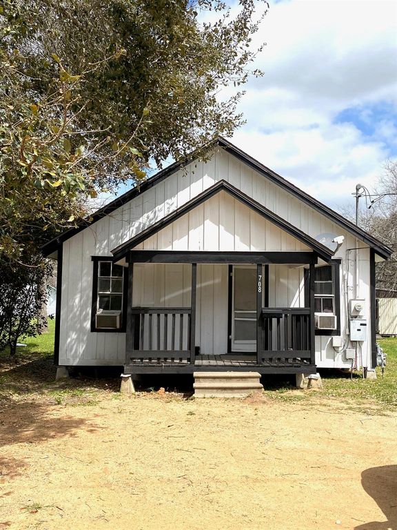 708 N Wharton Street, El Campo, TX 77437