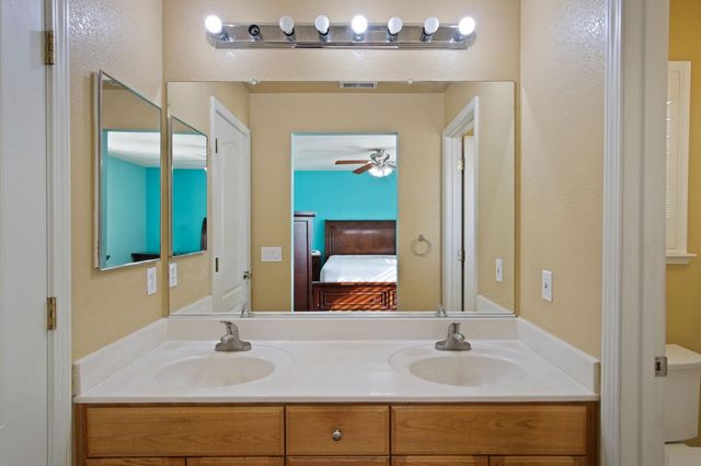 2303 Gallery Dr, Riverbank, CA 95367