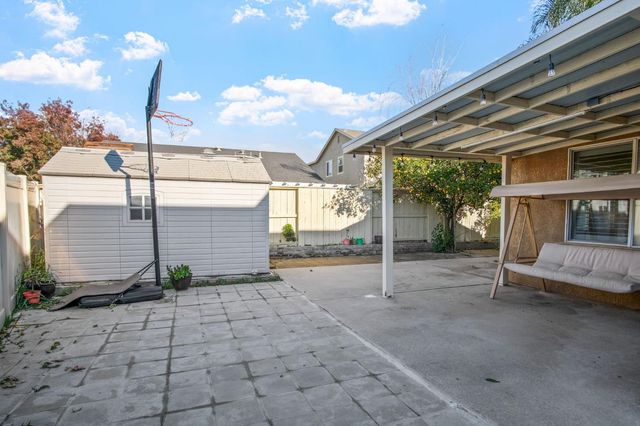 2303 Gallery Dr, Riverbank, CA 95367