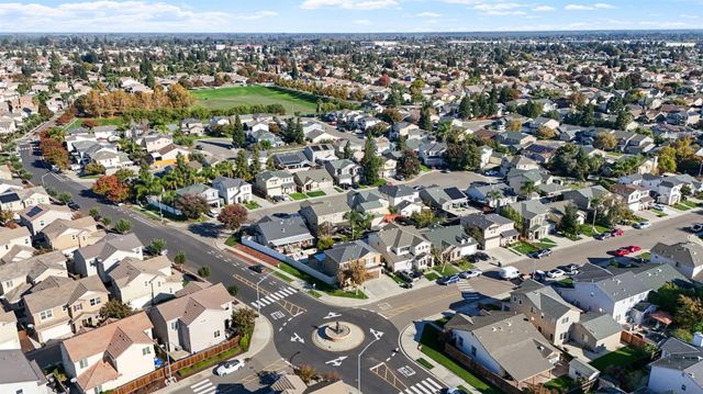 2303 Gallery Dr, Riverbank, CA 95367