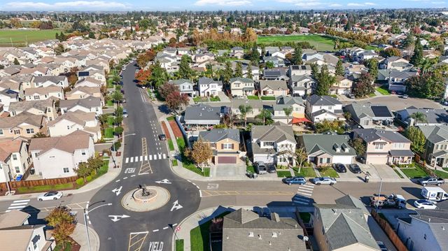 2303 Gallery Dr, Riverbank, CA 95367