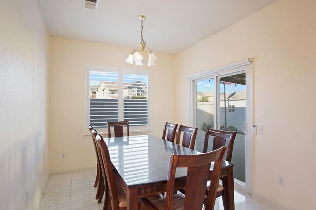 2303 Gallery Dr, Riverbank, CA 95367