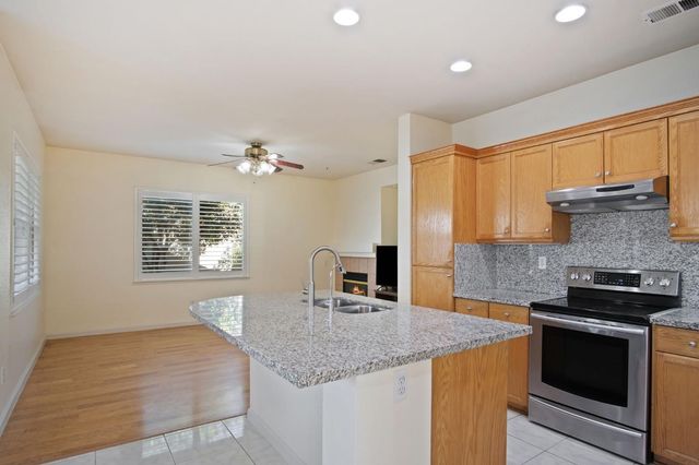 2303 Gallery Dr, Riverbank, CA 95367