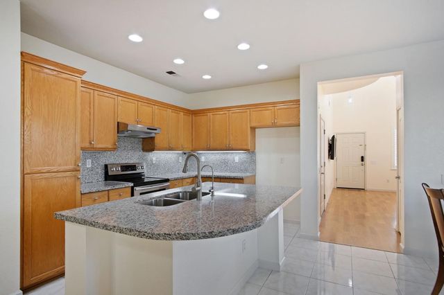 2303 Gallery Dr, Riverbank, CA 95367