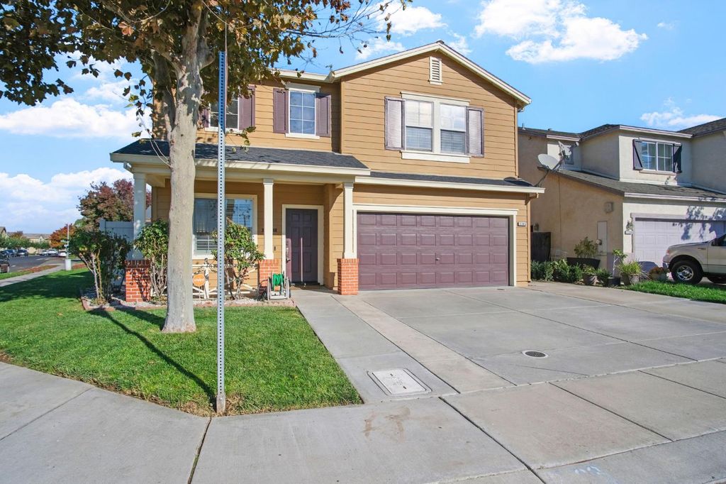 2303 Gallery Dr, Riverbank, CA 95367