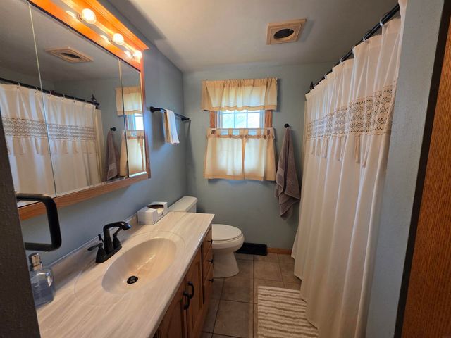 1926 Honey Creek Road, Manchester, IA 52057