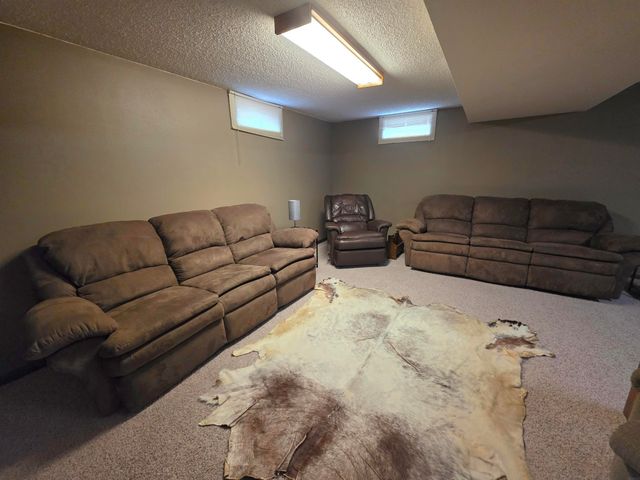 1926 Honey Creek Road, Manchester, IA 52057