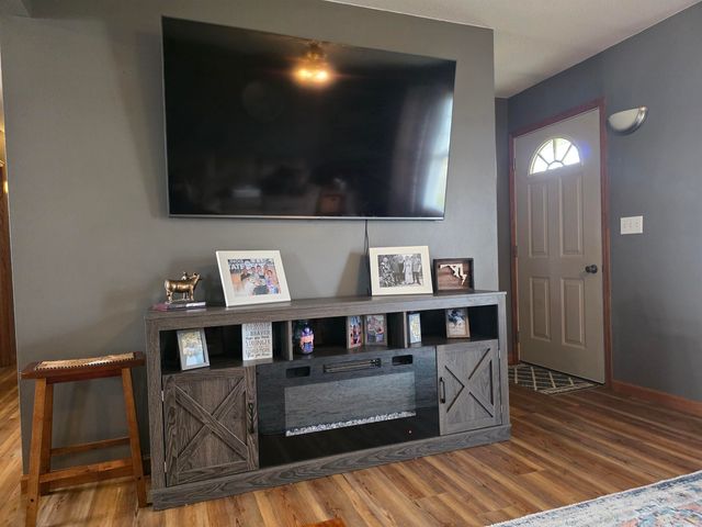 1926 Honey Creek Road, Manchester, IA 52057