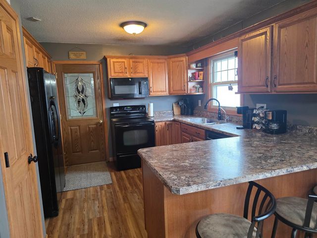 1926 Honey Creek Road, Manchester, IA 52057