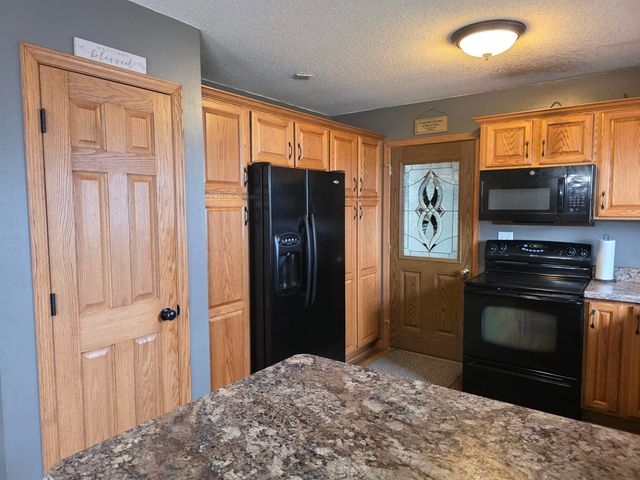 1926 Honey Creek Road, Manchester, IA 52057