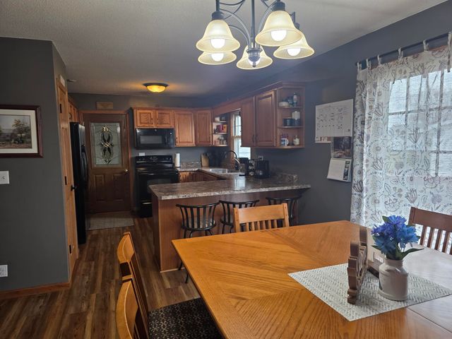 1926 Honey Creek Road, Manchester, IA 52057