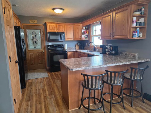 1926 Honey Creek Road, Manchester, IA 52057