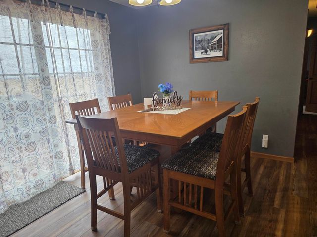 1926 Honey Creek Road, Manchester, IA 52057