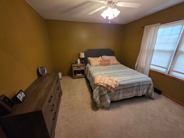 1926 Honey Creek Road, Manchester, IA 52057