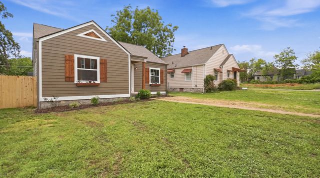 2202 Chamberlain Avenue, Chattanooga, TN 37404