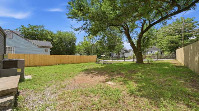 2202 Chamberlain Avenue, Chattanooga, TN 37404