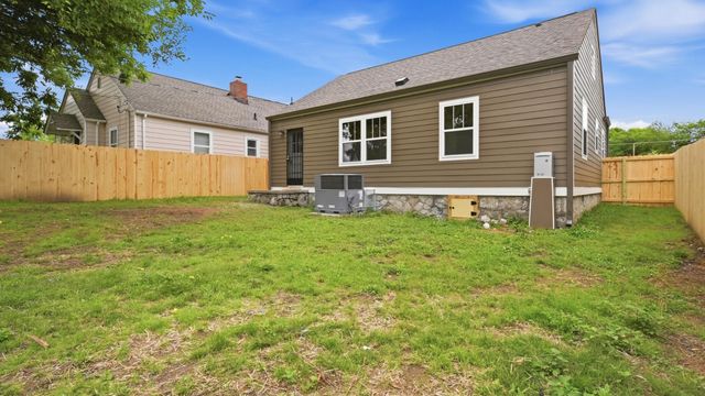 2202 Chamberlain Avenue, Chattanooga, TN 37404