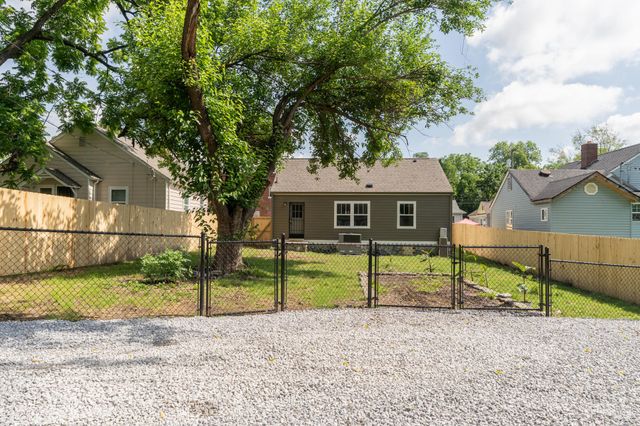 2202 Chamberlain Avenue, Chattanooga, TN 37404