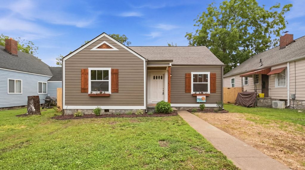 2202 Chamberlain Avenue, Chattanooga, TN 37404