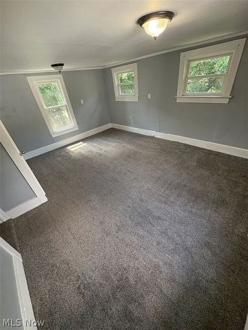 284 3rd Street NW, Barberton, OH 44203