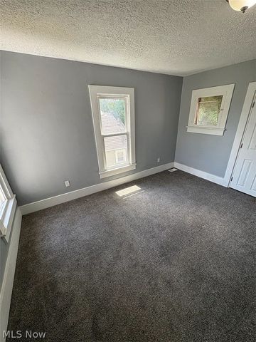 284 3rd Street NW, Barberton, OH 44203