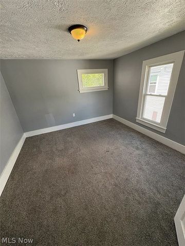 284 3rd Street NW, Barberton, OH 44203