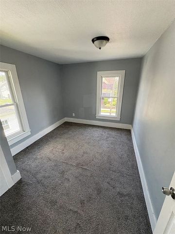 284 3rd Street NW, Barberton, OH 44203