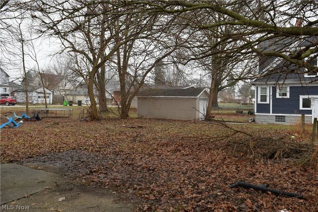 284 3rd Street NW, Barberton, OH 44203