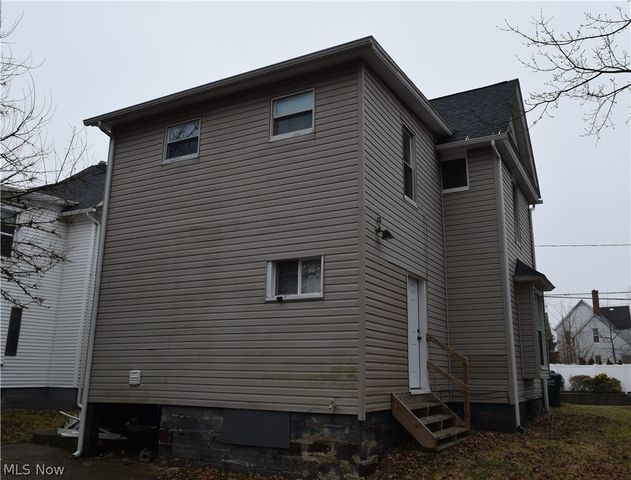 284 3rd Street NW, Barberton, OH 44203