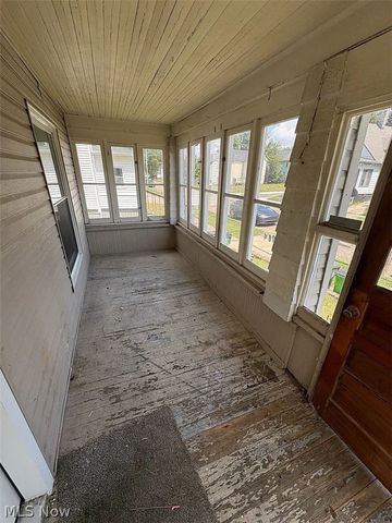 284 3rd Street NW, Barberton, OH 44203