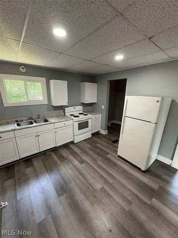 284 3rd Street NW, Barberton, OH 44203