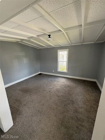 284 3rd Street NW, Barberton, OH 44203