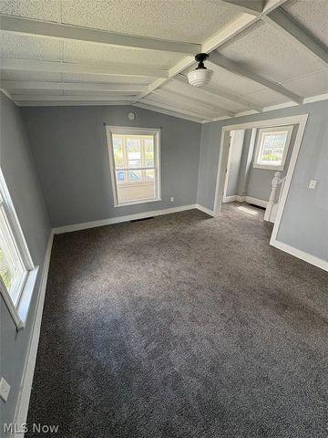 284 3rd Street NW, Barberton, OH 44203