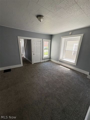 284 3rd Street NW, Barberton, OH 44203