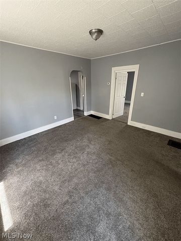 284 3rd Street NW, Barberton, OH 44203