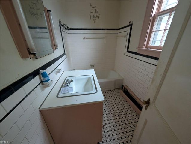 29 N Court ST, Windsor, VA 23487