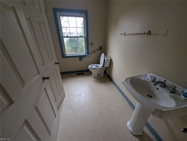 29 N Court ST, Windsor, VA 23487