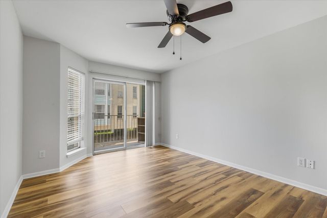 18617 Egret Bay Boulevard 1107, Webster, TX 77058