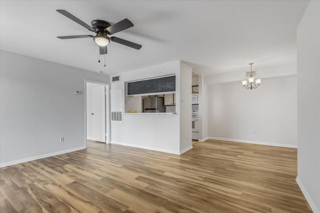 18617 Egret Bay Boulevard 1107, Webster, TX 77058