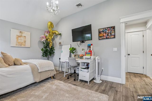 4 Stuart Lane, Wayne, NJ 07470