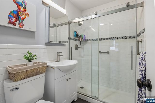 4 Stuart Lane, Wayne, NJ 07470
