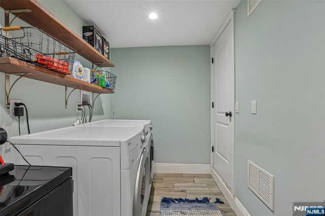 4 Stuart Lane, Wayne, NJ 07470