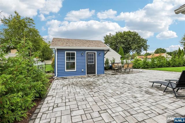4 Stuart Lane, Wayne, NJ 07470
