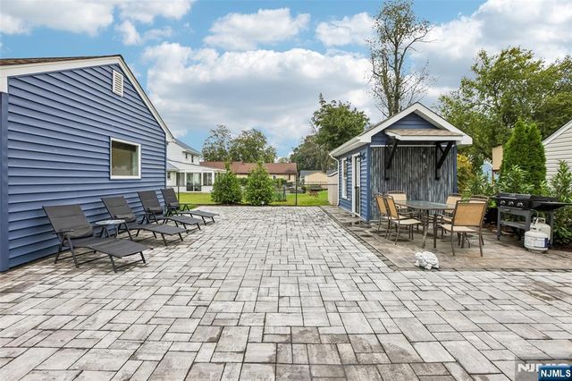4 Stuart Lane, Wayne, NJ 07470