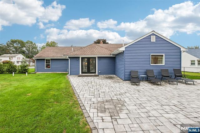 4 Stuart Lane, Wayne, NJ 07470