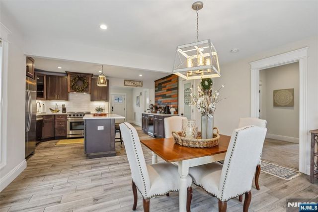 4 Stuart Lane, Wayne, NJ 07470