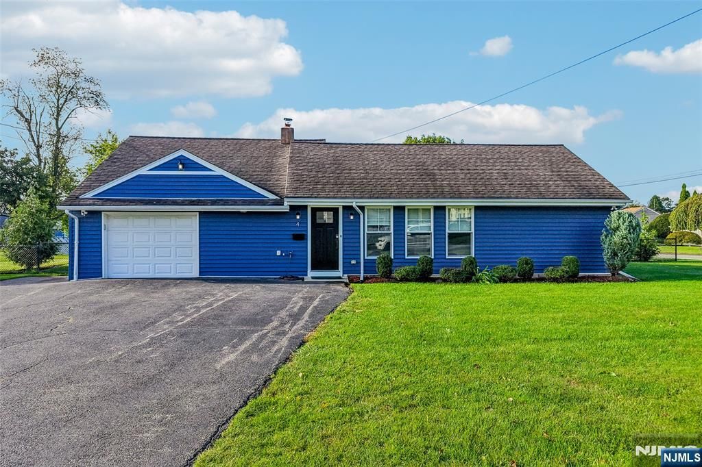 4 Stuart Lane, Wayne, NJ 07470